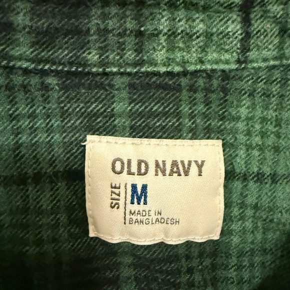 2/$15 Old Navy Men’s Green Plaid Flannel Button-Up Shirt Size M - Picture 7 of 9